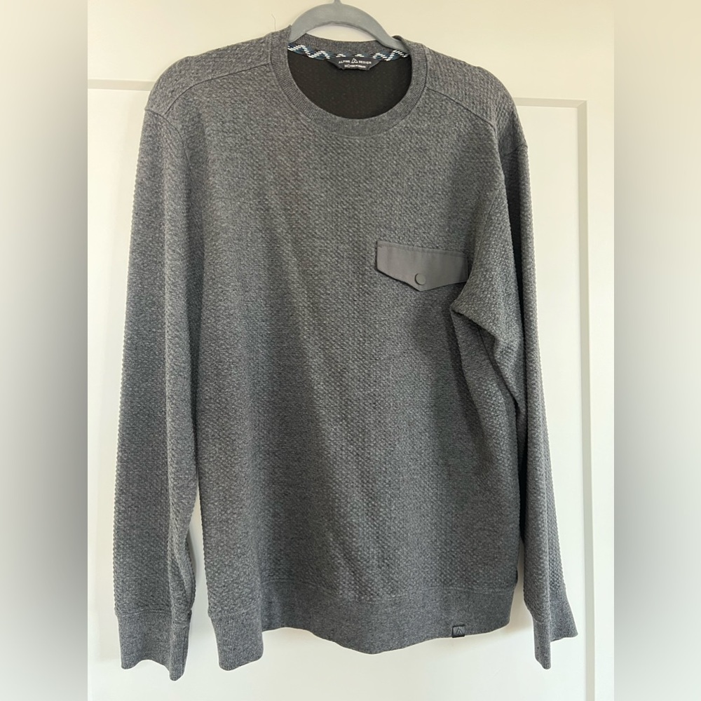 Alpine Design Men’s Pullover with Pocket Detail - size M
